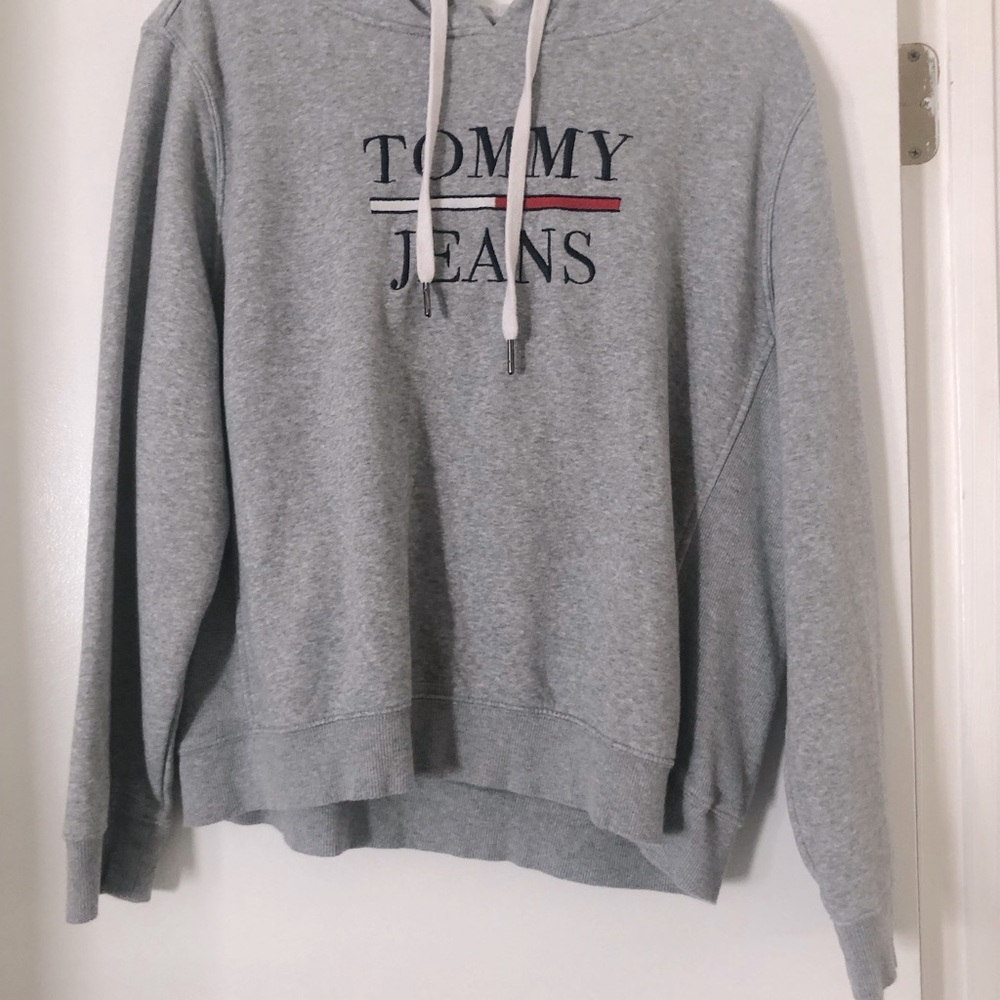 Vintage Tommy Hilfiger hoodie.